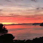 Mit Whirlpool Und Phantastischer Aussicht Villa